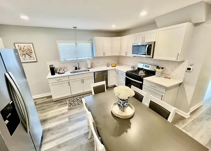 Cozy Chic 4bd 2ba In St Charles Holiday home *