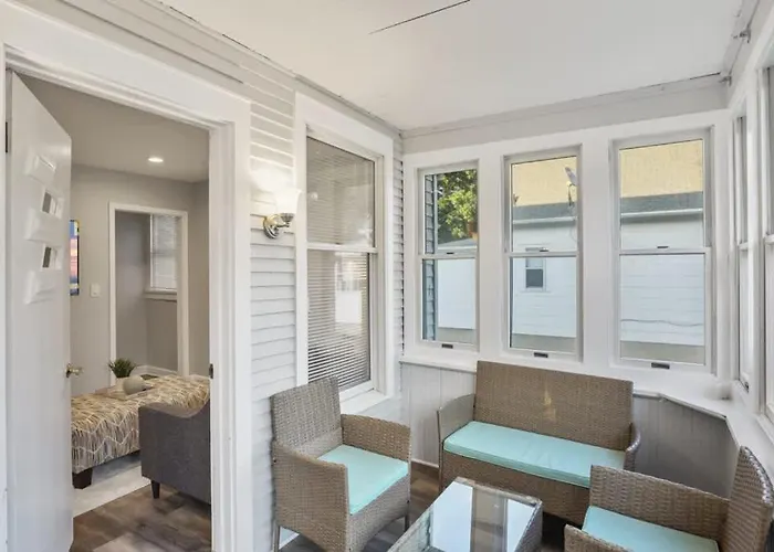 Cozy Chic 4bd 2ba In St Charles Holiday home *