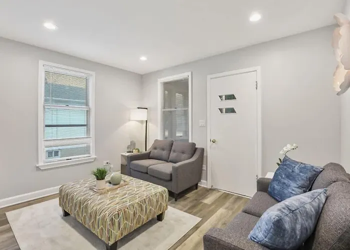 Cozy Chic 4bd 2ba In St Charles *