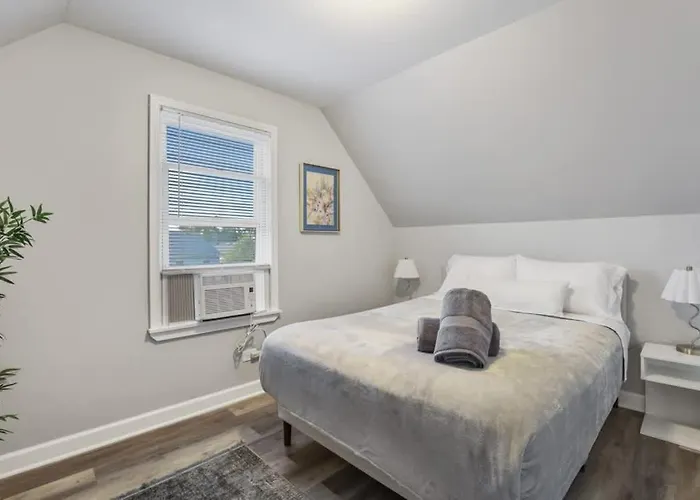 Cozy Chic 4bd 2ba In St Charles